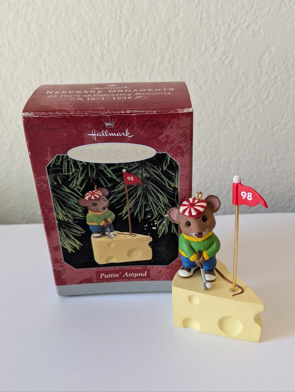 1998 Hallmark Keepsake Christmas Ornament Puttin' Around Mouse Golf